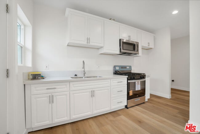 Photo - 527 W 90th St