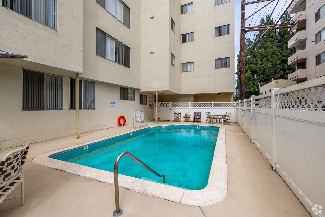 Pool - Palm Beverly Apartments