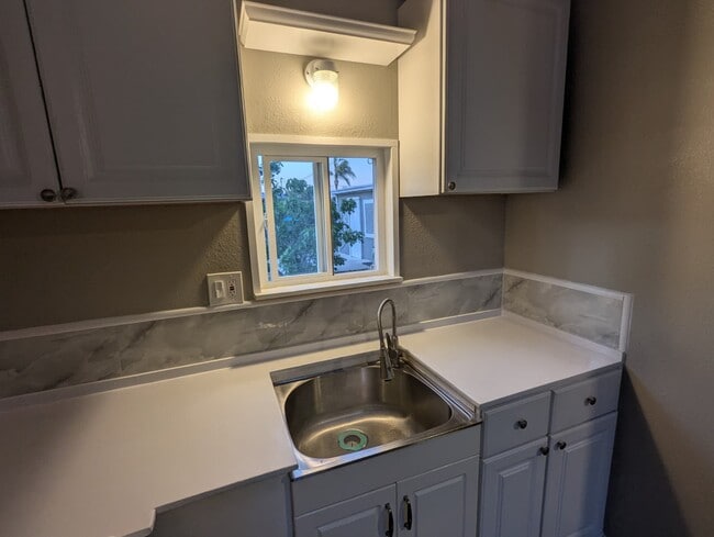 Building Photo - 1002 W Olive St Unit ADU #1 Rental