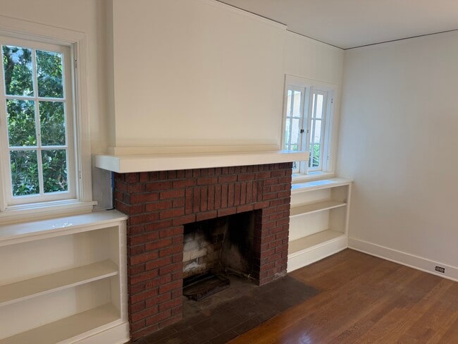 Photo - 1071 E Howard St