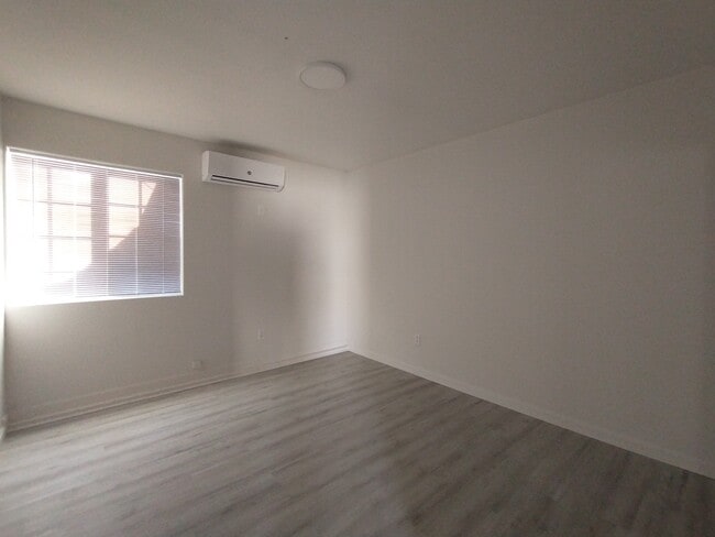 Photo - 106 S Sunol Dr