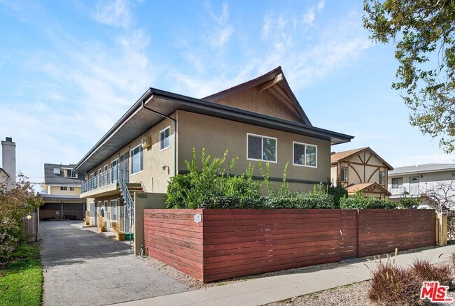 Building Photo - 3322 Atwater Ave Unit 6