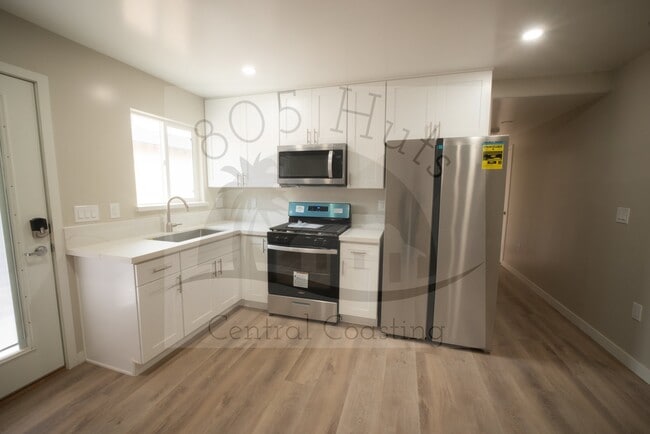 Building Photo - 486 Crescent Unit Main