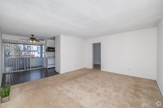 3BR, 2BA - 1,000SF - Living Room - The Grecian Terrace Apartments