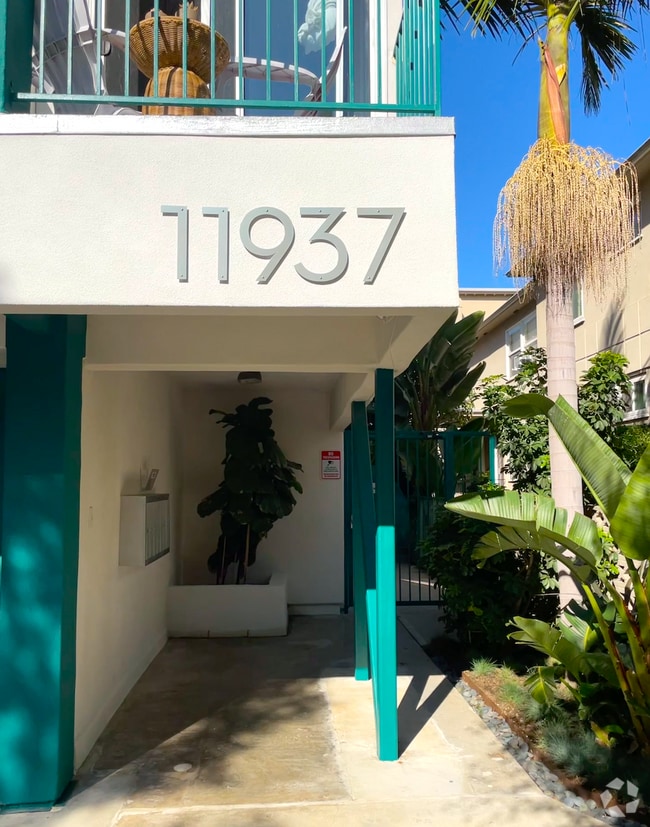 Building Photo - 11937 Gorham Ave Unit 6 Rental