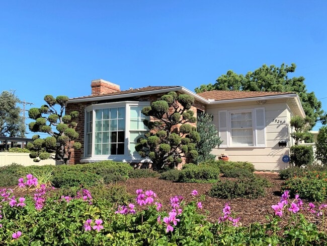 Building Photo - La Jolla - 2 BR / 1 BA Cottage at the Cove...