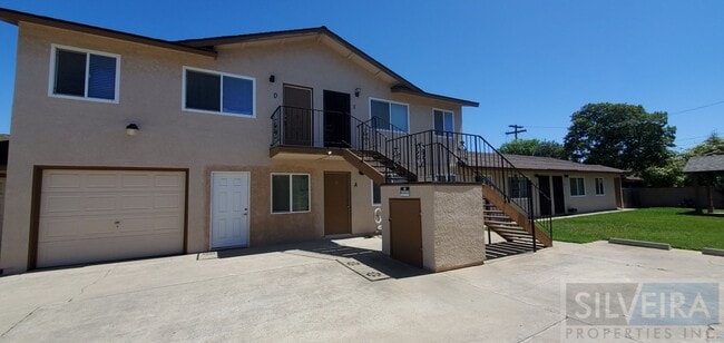 Building Photo - Comfortable upstairs apartment space