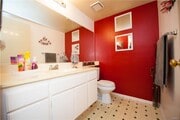 bath2 - 6047 Templeton St House
