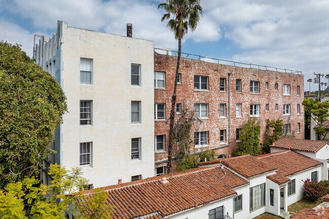 Building Photo - 1236 N Flores St