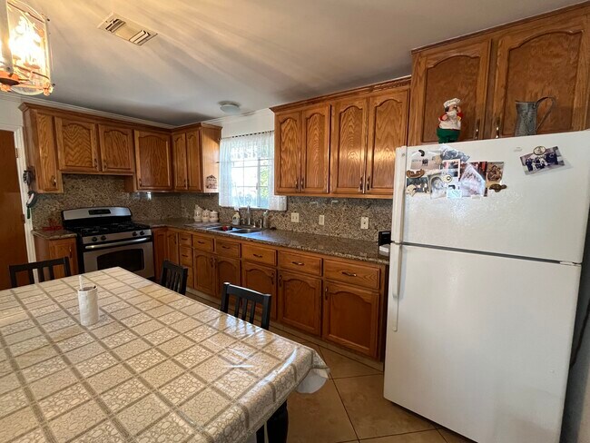 Photo - 140 N Mission Dr