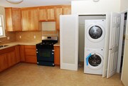 Kitchen with Washer and dryer - 5338 1/2 Ben Ave Unit 1/2