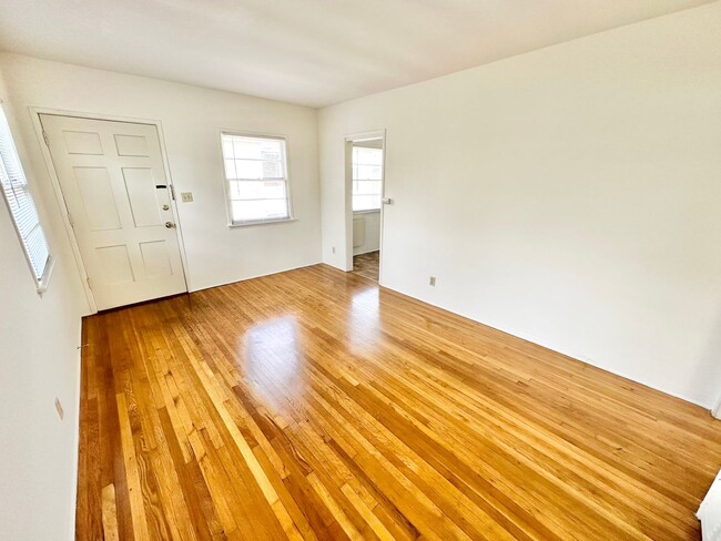 Photo - Bright & Private Top-Floor 2BR in Alamitos Beach Unit 1220 1/2 E 1st St