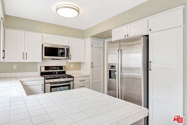 Photo - 10239 White Oak Ave Unit 1