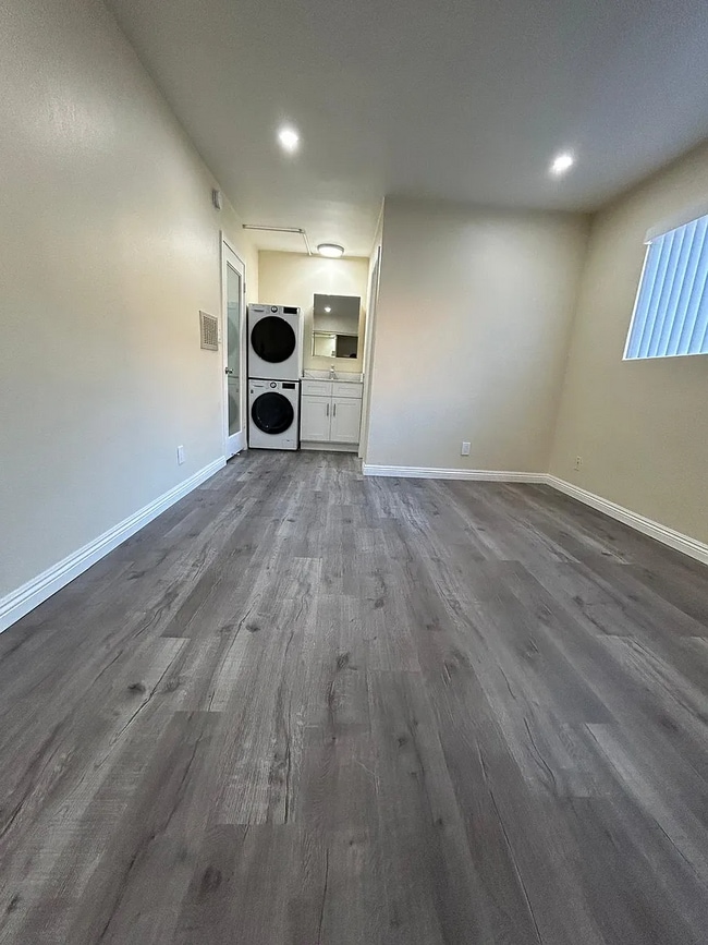 Building Photo - 4358 Berryman Ave Unit 4 APT 4