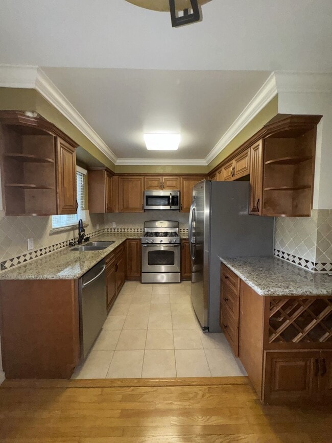 Building Photo - 855 Moraga Dr