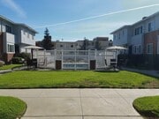 Courtyard - Los Feliz Arms Apartments