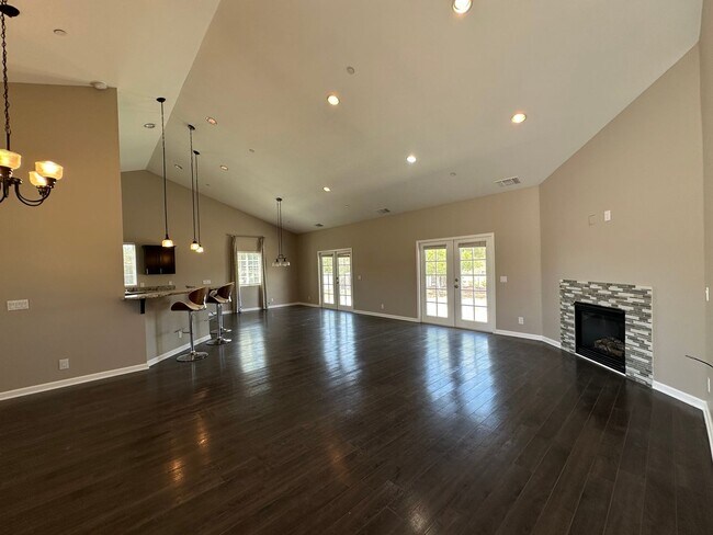 Photo - $250 Move-In Special! Updated 3 bedroom 2 bathroom home ready to welcome you HOME!