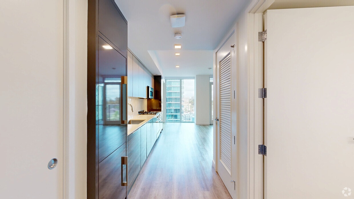 3D Tour - 525 Olive
