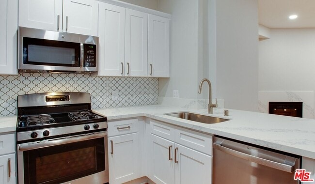 Building Photo - 5557 W 6th St Unit 3-103