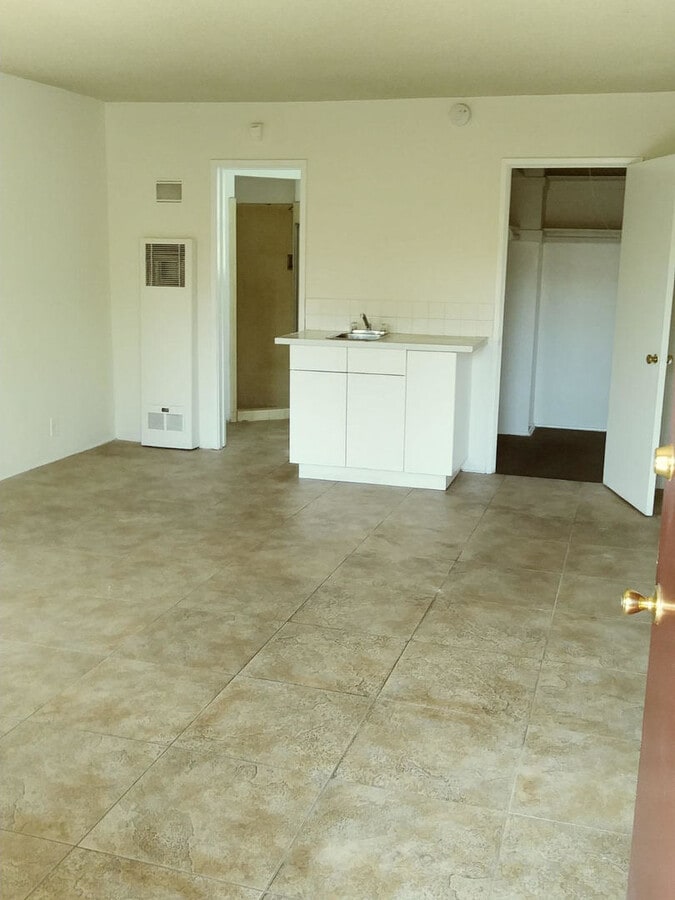Photo - LOOK AND LEASE OFFER: $300.00 OFF 1st MONT... Unit L