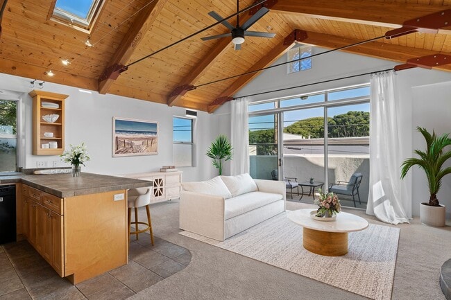 Building Photo - 631 3rd St