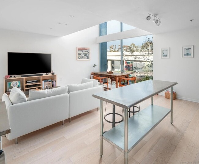 Photo - 1944 State St Unit 8