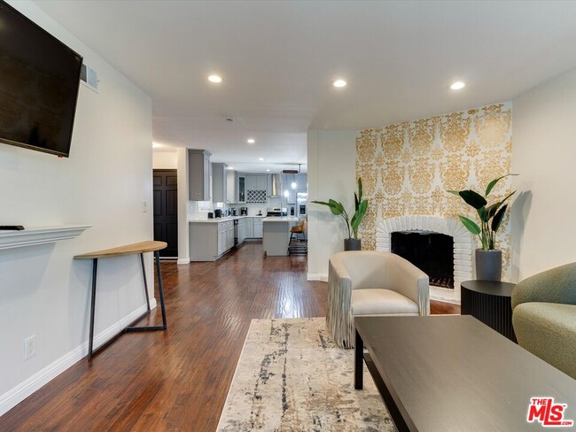 Photo - 23109 Mariano St