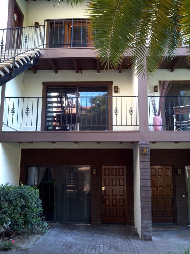 Building Photo - Los Caballeros #022 Unit 22 A