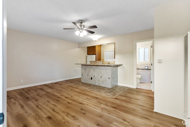 Building Photo - 1427 W Parade St Unit A6 Rental