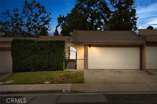 Building Photo - 725 Palomares Ave