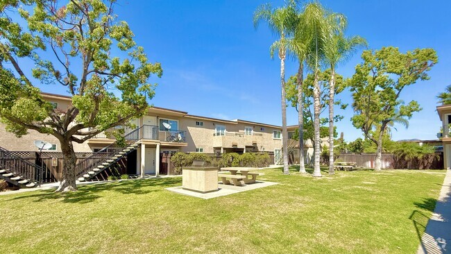 Building Photo - 605 S Mollison Ave Unit 206 Rental