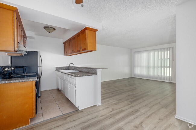1BR, 1BA - 740SF - Kitchen - 464 S. Berendo St.