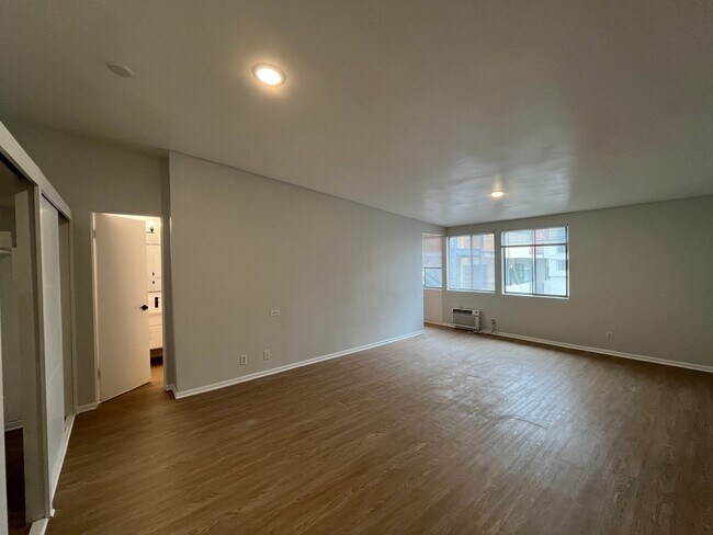 Photo - 1253 Havenhurst Drive