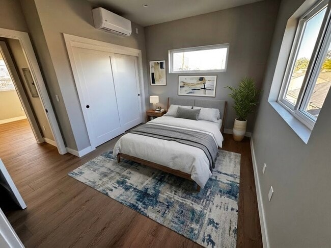 Master Bedroom with Bath - 2269 Euclid Ave Unit 2269 Euclid Ave B