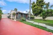 Photo - 1126 S Bundy Dr House
