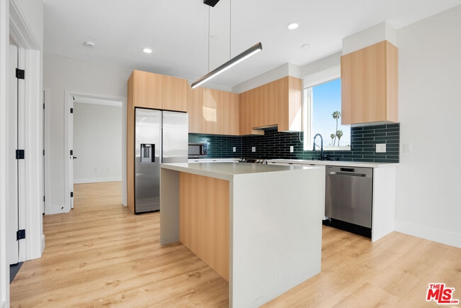 Photo - 5813 Lexington Ave Unit 401