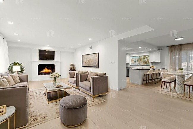 Newly Remodeled Huge Open Concept 4 Bed / ... - Newly Remodeled Huge Open Concept 4 Bed / ... House