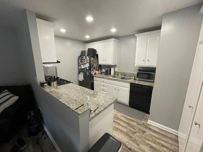 Photo - Amazing 1 Bedroom Huntington Beach Condo in Gated Community Unit 168