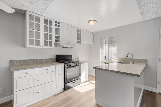Building Photo - 1 Bedroom 1 Bath Apartment Close to South ... Unit A