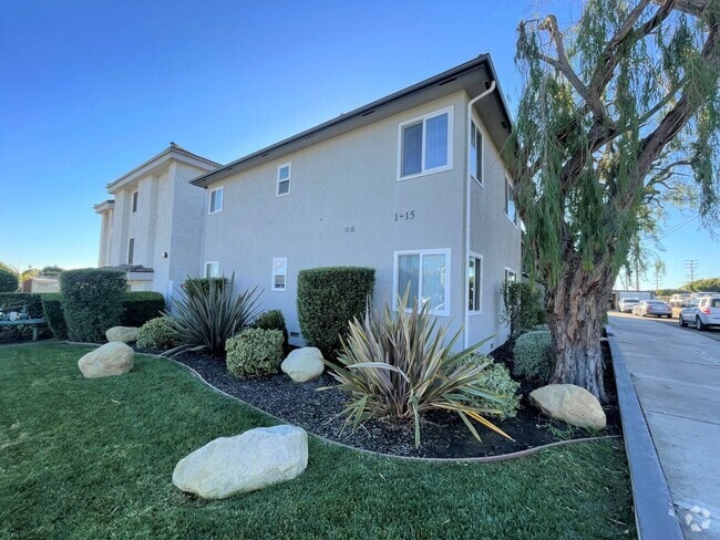 Building Photo - 1-15 College Drive Unit 9 College Drive Rental