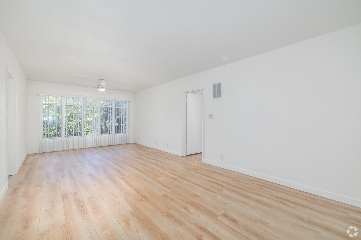 3D Tour - Sunset West