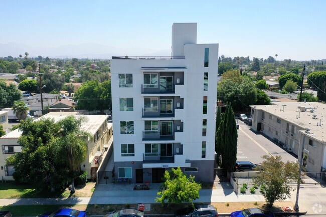 Building Photo - 8802 Van Nuys Blvd Rental