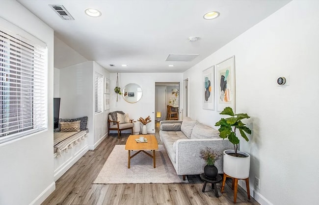 Photo - 465 N Cypress St