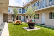 Courtyard - 822 N. Inglewood Ave Apartments