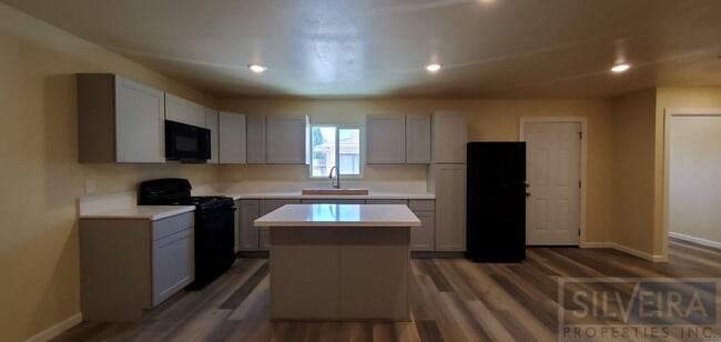 Photo - 1390 Yale Pl Unit 1390-A