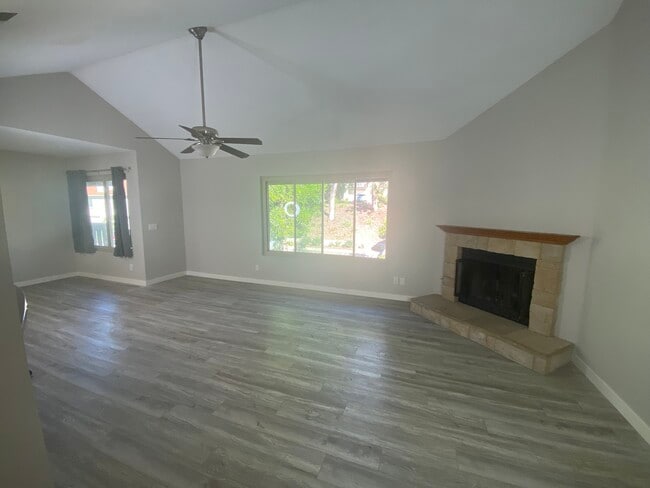 Photo - 355 Windy Ln Unit 355