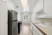 1BR, 1BA - 850SF - Kitchen - 4421 Laurel Canyon Blvd