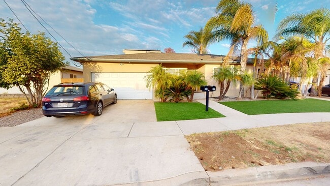 4 Bedroom House on Leo with Garage! - 4 Bedroom House on Leo with Garage!