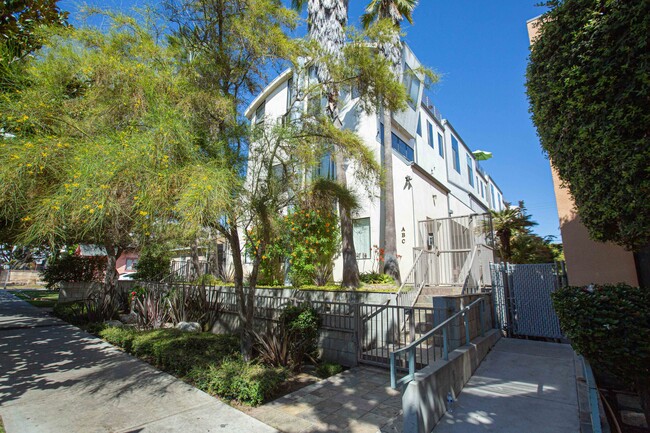 Building Exterior - 1437 16th St Townhome