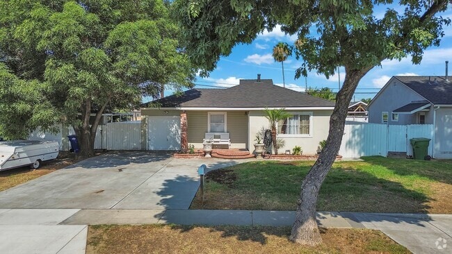 Building Photo - 7823 Appledale Ave Rental